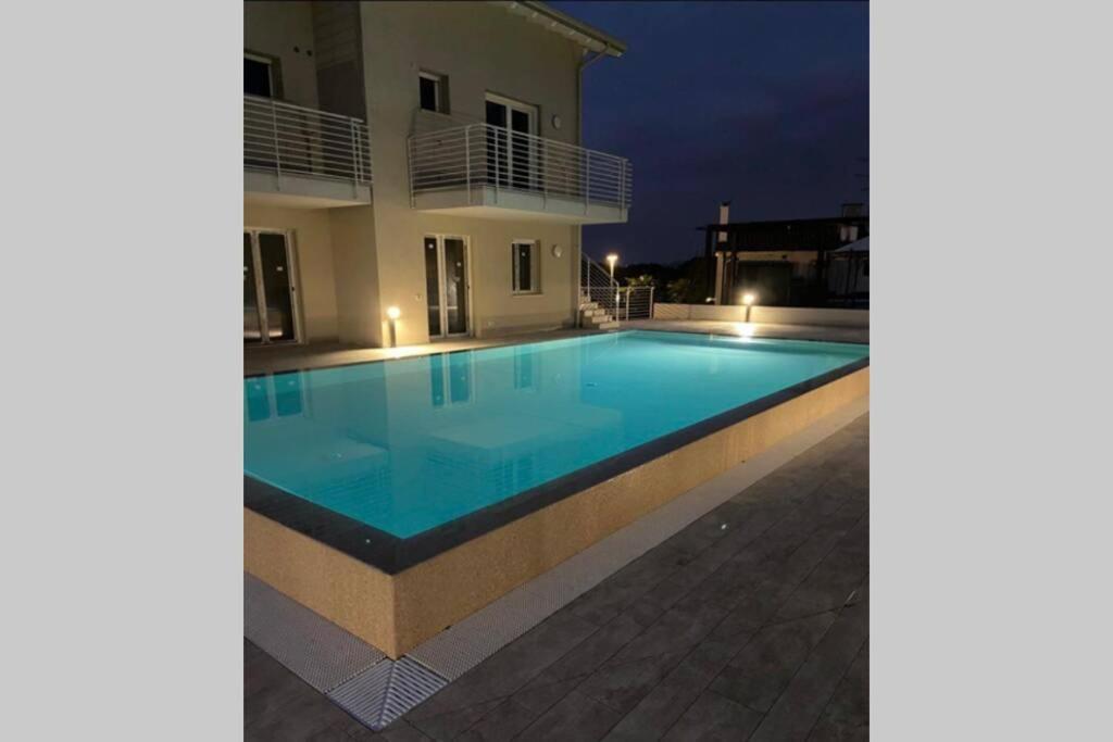 *Central Lakeside Apt*Swimming Pool & Free Parking 페스키에라델가르다 외부 사진