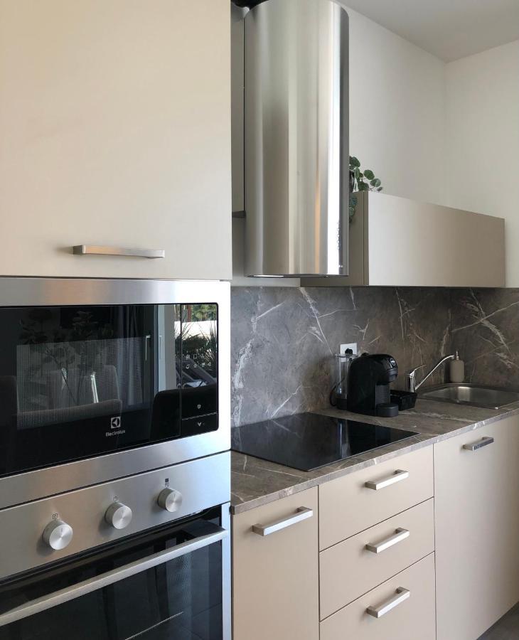 *Central Lakeside Apt*Swimming Pool & Free Parking 페스키에라델가르다 외부 사진